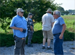 Garry KN4RAV and Barry W4NIC discussing world events.